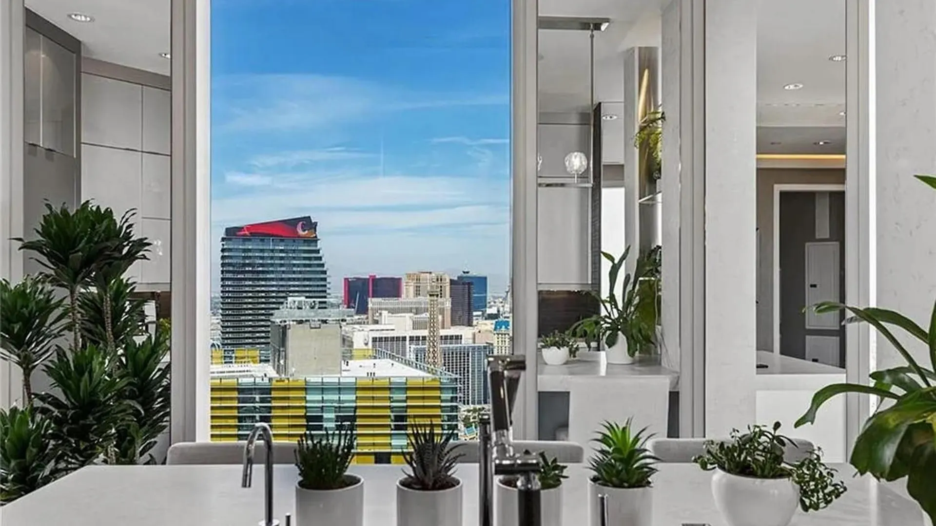 라스베이거스 Lavish High-Floor Penthouse With Panoramic Views 아파트 0*,  미국