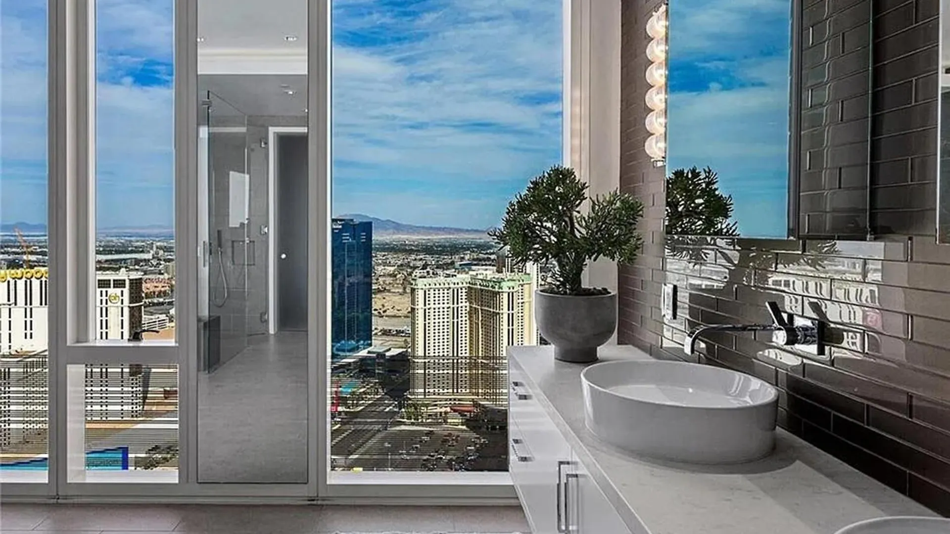 라스베이거스 Lavish High-Floor Penthouse With Panoramic Views 아파트 0*,