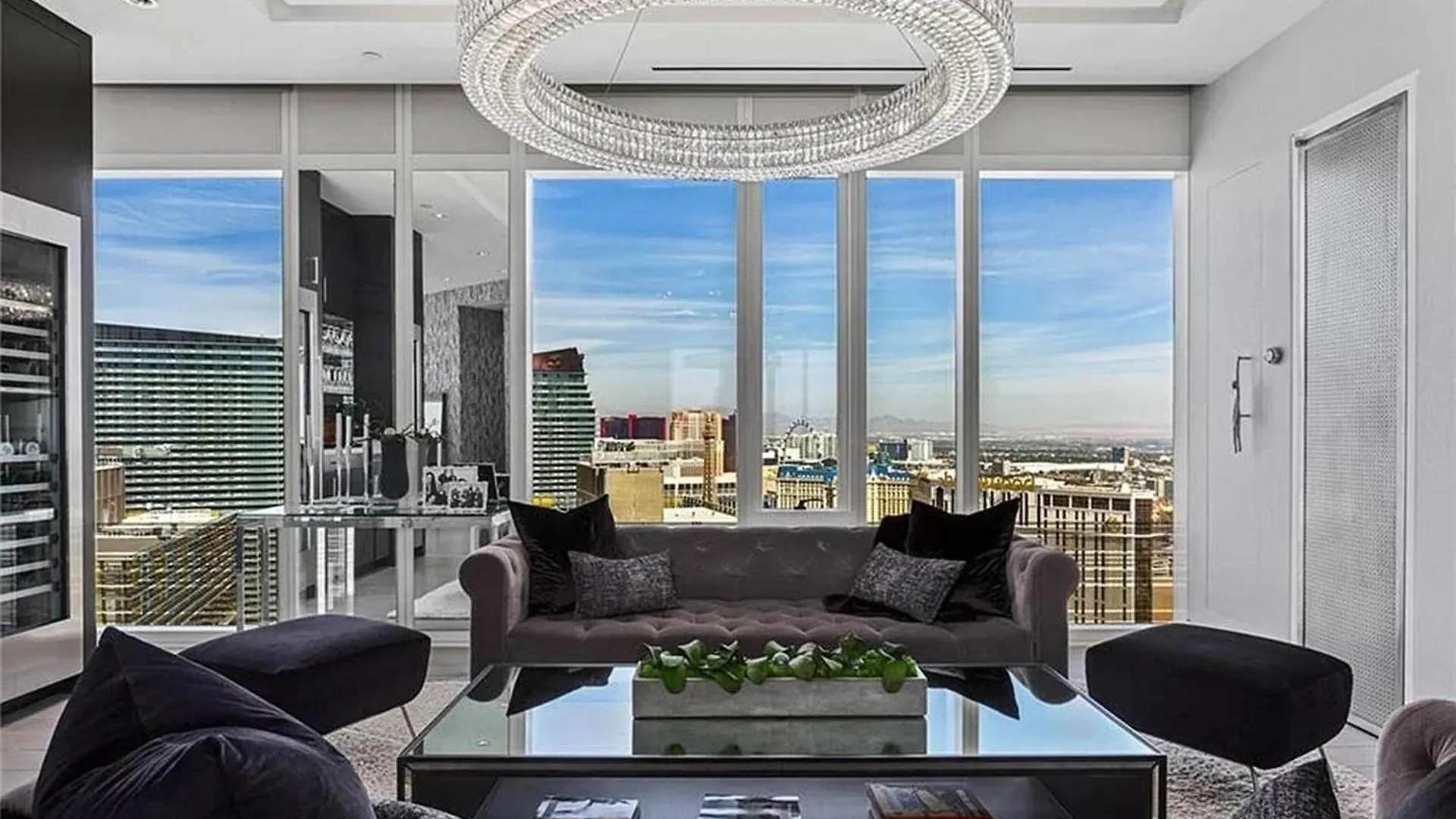 Апартаменты Lavish High-Floor Penthouse With Panoramic Views Лас-Вегас